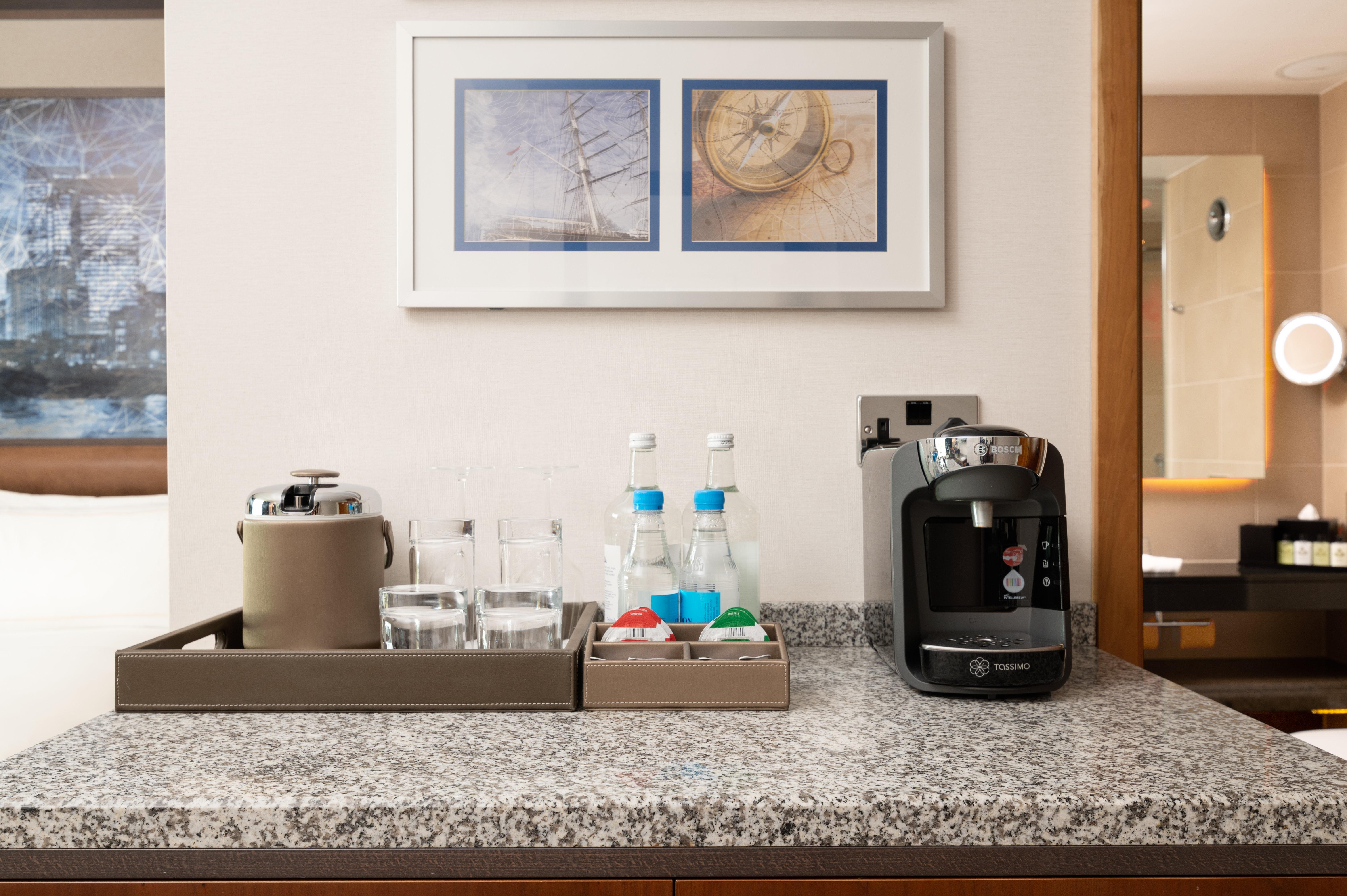 Hotel Intercontinental London - The O2 Exteriér fotografie A Nespresso coffee machine in a hotel room